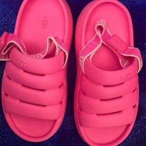 UGG Kids sports yeah Pink slides size 13